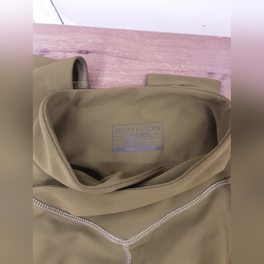 Obsession Olive Green High-Waisted Leggings. Size XS. - Picture 3 of 3